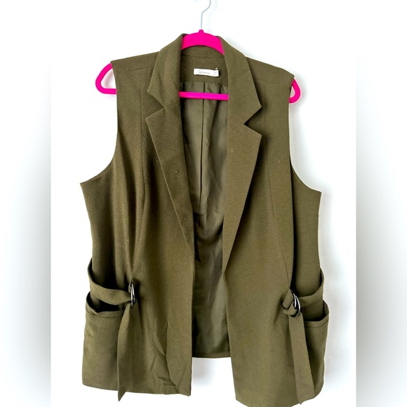 Jackets & Blazers - Plus Size Leaveless blazer size 16 Green
